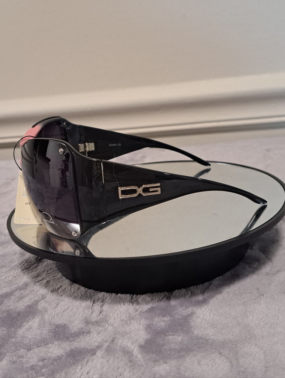 DG oversized FASHION ONLY DG shield sunglasses in black - Picture 4 of 7